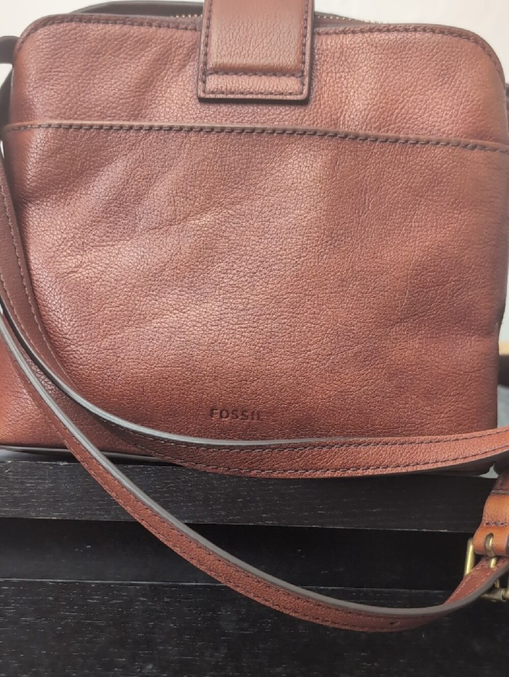 Fossil Lana Crossbody Leather Bag with Gold Accent - Picture 8 of 17